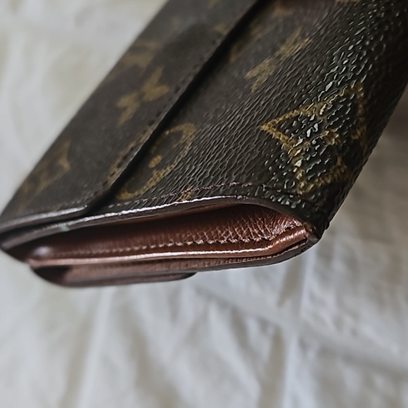 LV Portefeuille Elise Monogram Tri-Fold Wallet - Picture 10 of 13